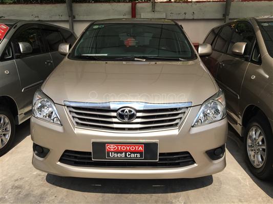 rent car with trained drivers  new toyota innova 2012 PNG image with  transparent background  TOPpng